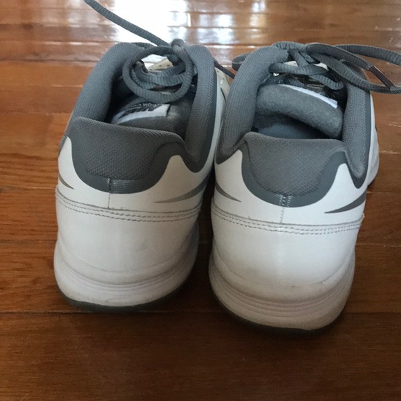 Nike Tennis Shoes Size 8 - Picture 7 of 7
